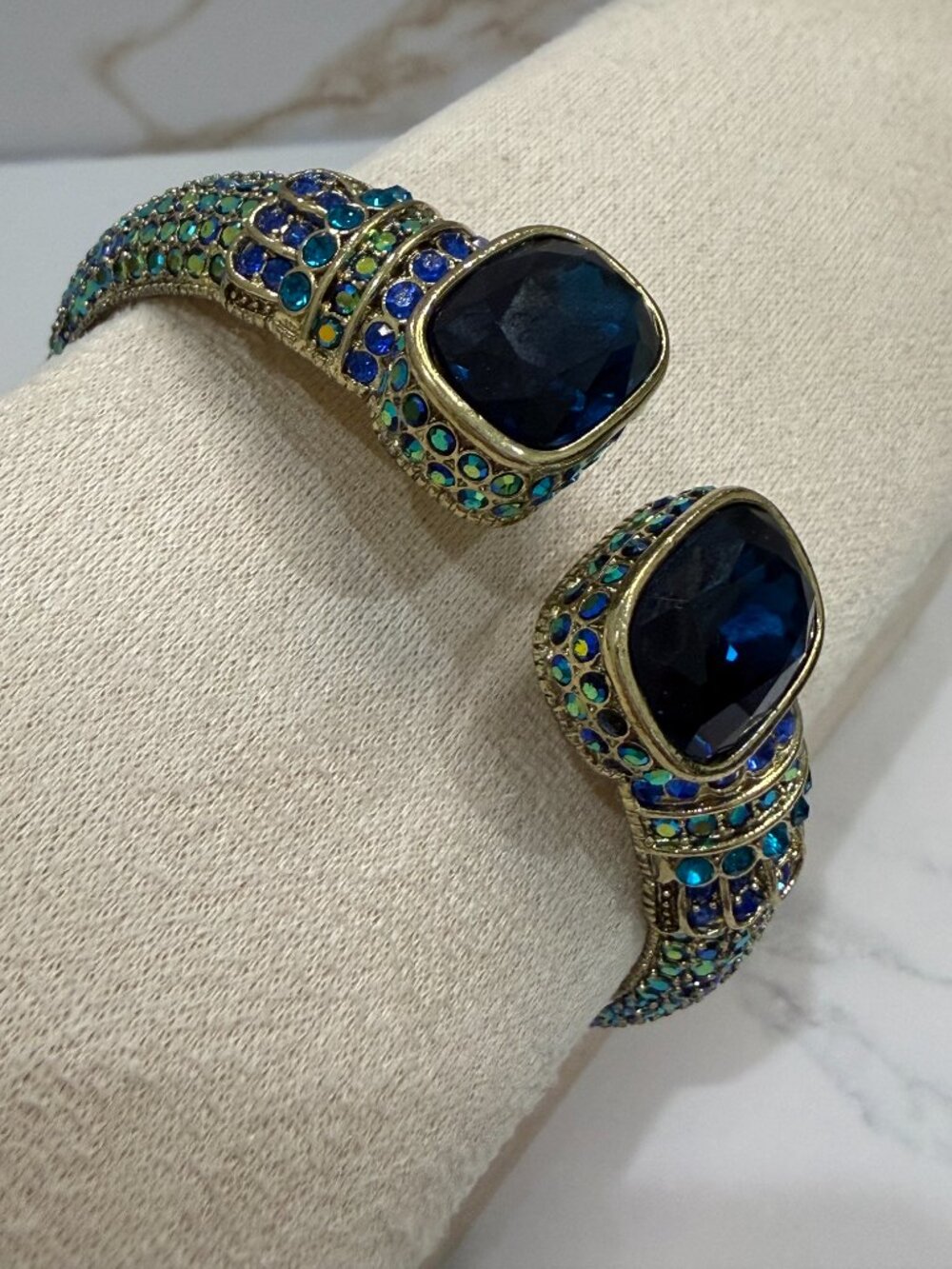 Heidi Daus 3-Pc Crystal Hinged Bangle Set Blue AB M/L - Picture 6 of 15